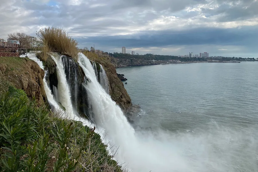Дюденские водопады — окраина Антальи: Нижний в 10 км, Верхний в 14 км, 15–25 минут на такси